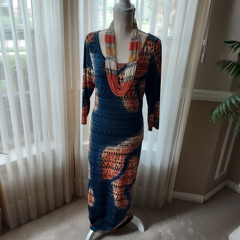 MONROE & MAIN LONG SLEEVE MAXI DRESS